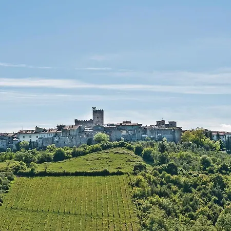 Piazzale 1 *